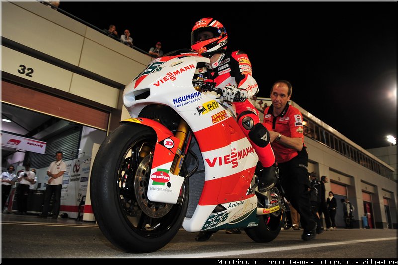 moto2_qatar_2011_bradl_16