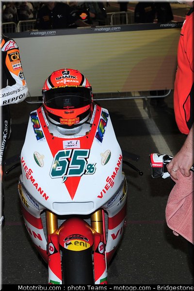 moto2_qatar_2011_bradl_19