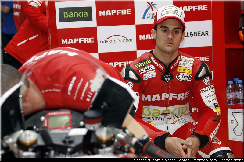 moto2_qatar_2011_fores_01