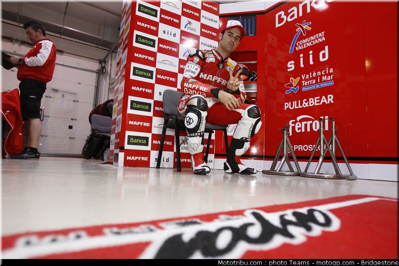 moto2_qatar_2011_fores_02