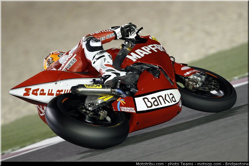 moto2_qatar_2011_fores_06