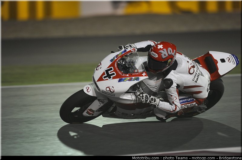 moto2_qatar_2011_krummenacher_1