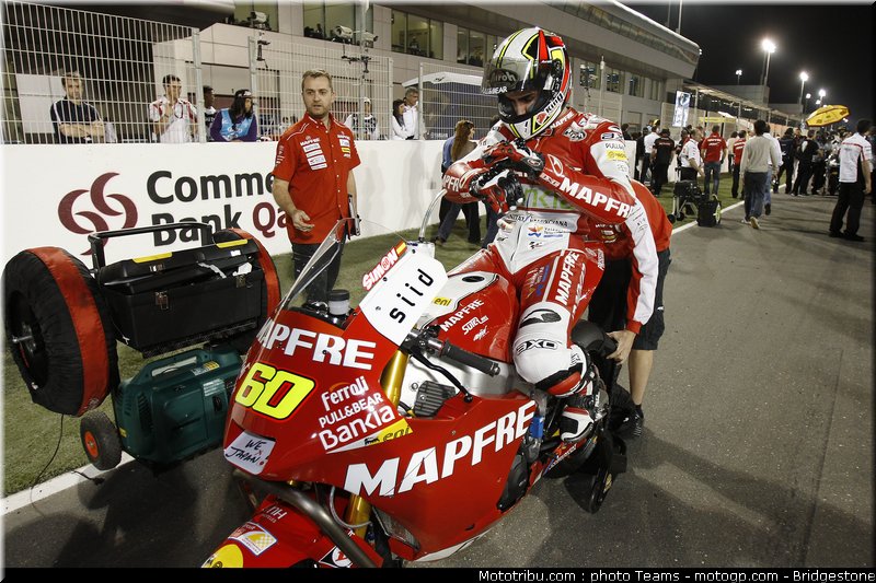 moto2_qatar_2011_simon_12