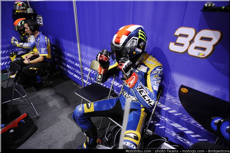 moto2_qatar_2011_smith_12