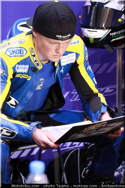 moto2_qatar_2011_smith_17