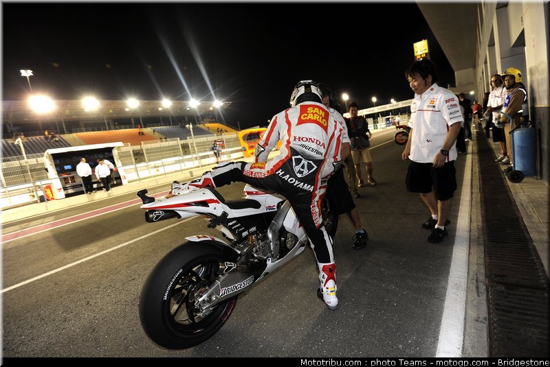 motogp_qatar_2011_aoyama_02