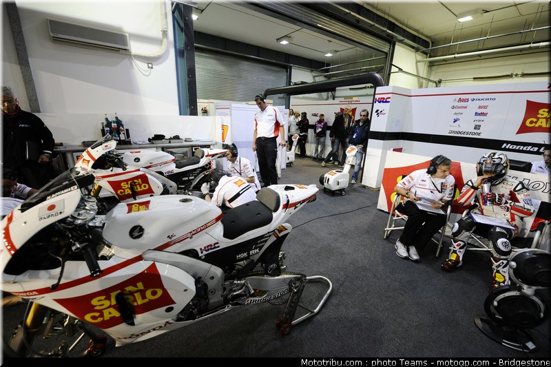 motogp_qatar_2011_aoyama_17