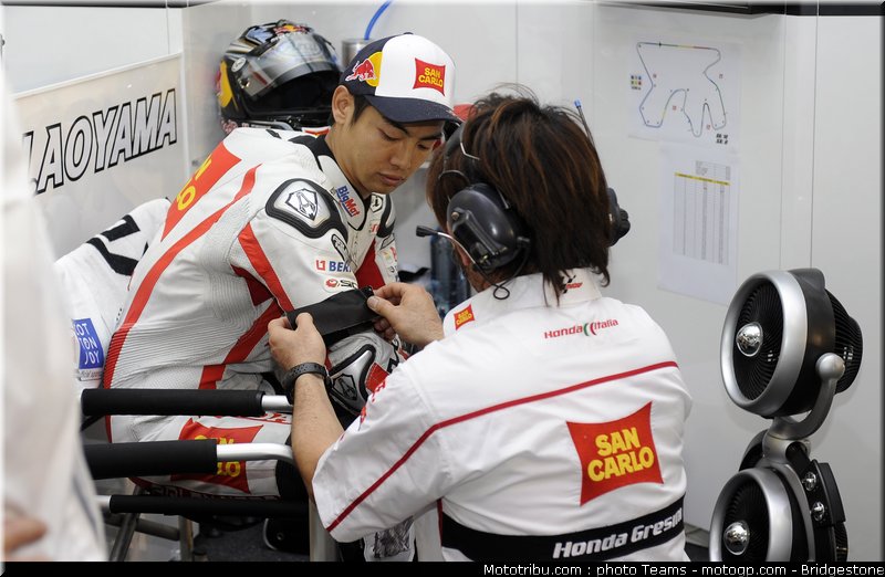 motogp_qatar_2011_aoyama_21