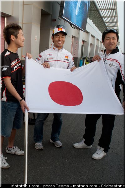 motogp_qatar_2011_aoyama_23