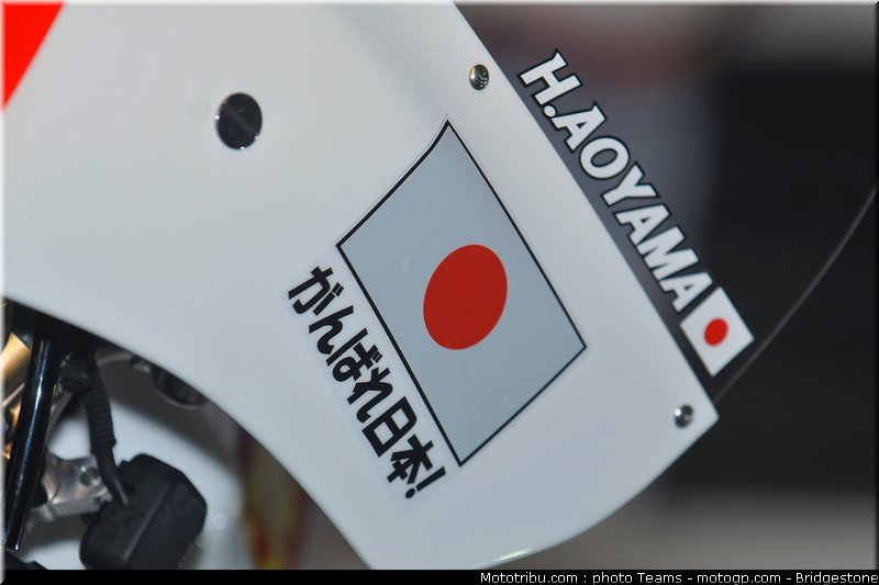 motogp_qatar_2011_aoyama_25
