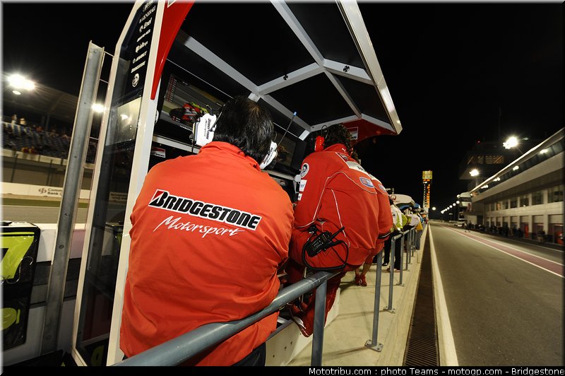 motogp_qatar_2011_bridgestone_02
