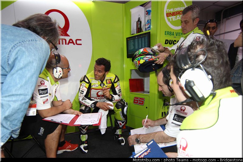 motogp_qatar_2011_capirossi_05