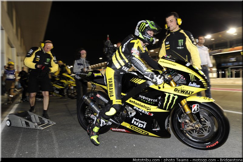 motogp_qatar_2011_crutchlow_13