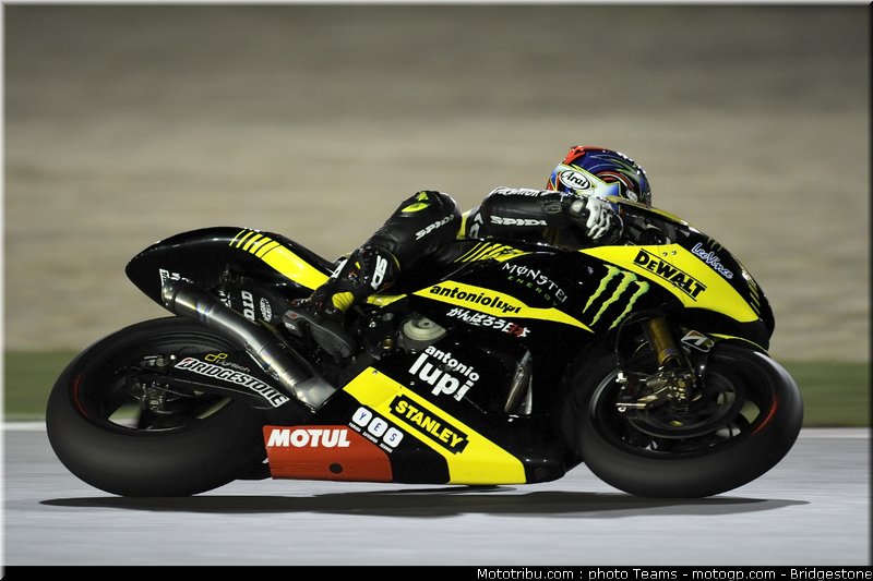 motogp_qatar_2011_edwards_17