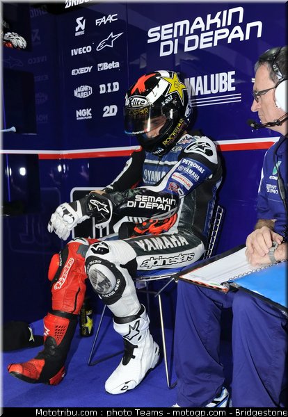 motogp_qatar_2011_lorenzo_012