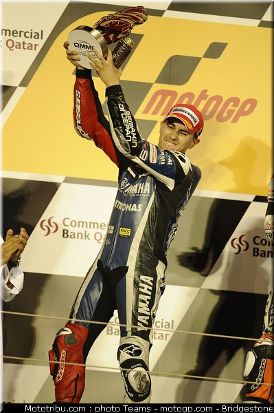motogp_qatar_2011_lorenzo_028