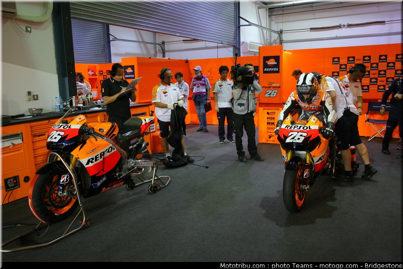 motogp_qatar_2011_pedrosa_34