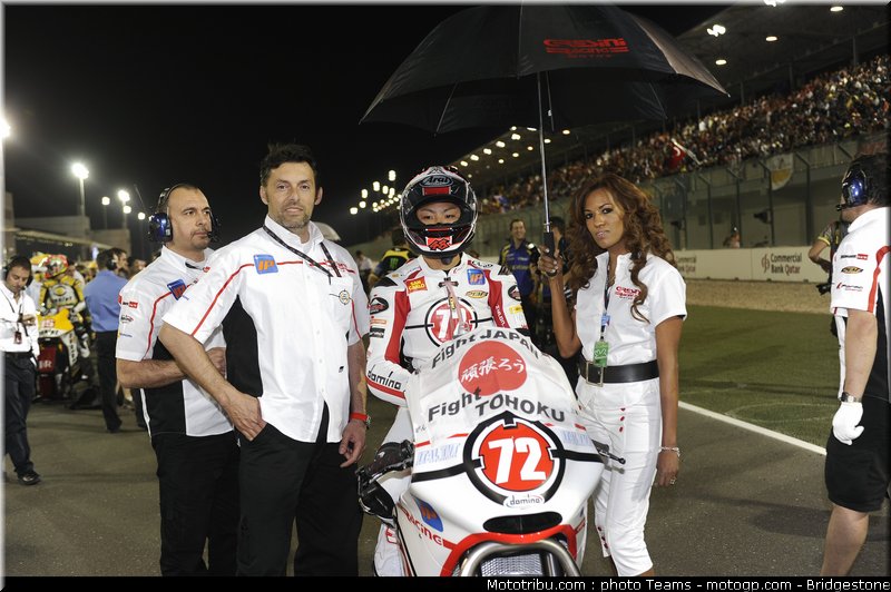 motogp_qatar_2011_pitbabes_03
