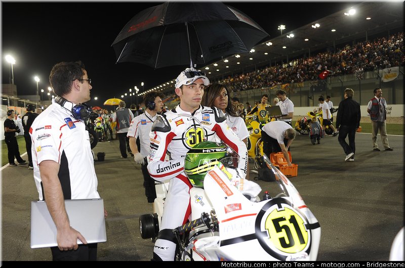 motogp_qatar_2011_pitbabes_15