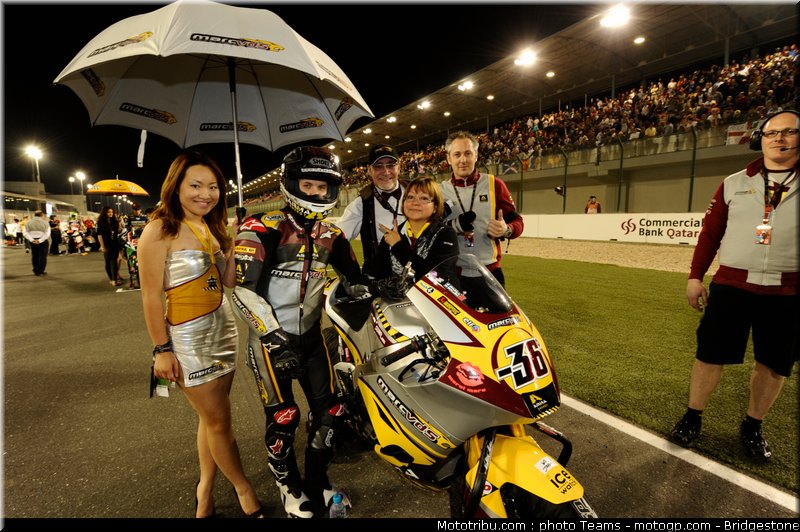 motogp_qatar_2011_pitbabes_20