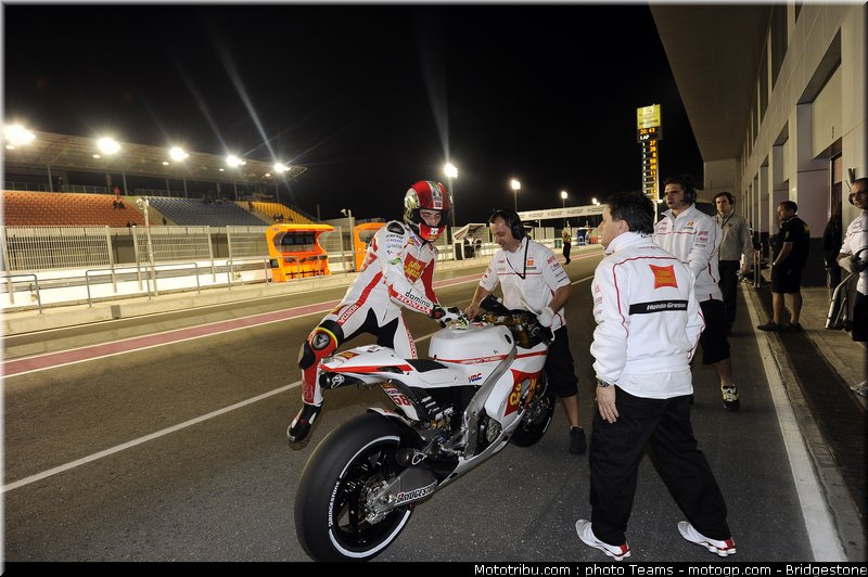 motogp_qatar_2011_simoncelli_10