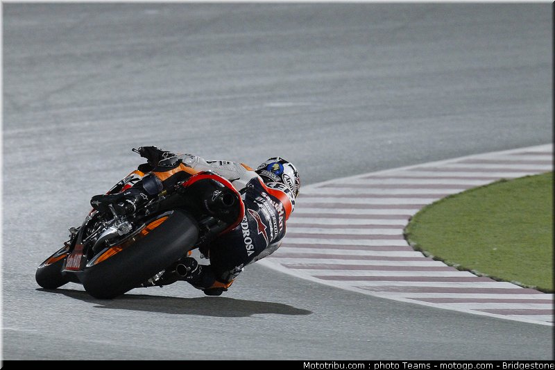 motogp_qatar_2011_stoner_08