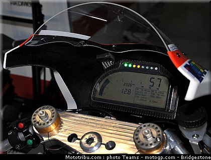 moto2_qatar_2011_bradl_05.jpg