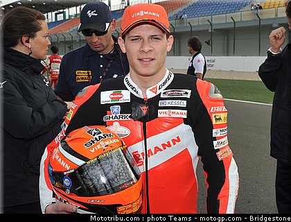 moto2_qatar_2011_bradl_08.jpg