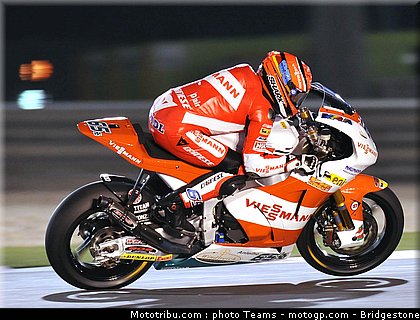 moto2_qatar_2011_bradl_10.jpg