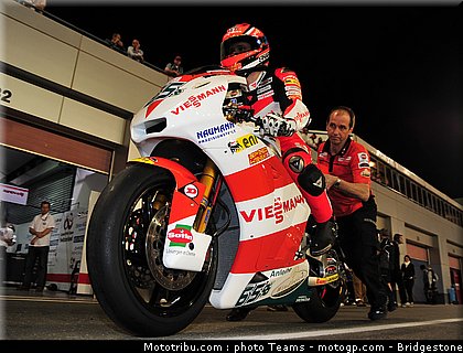 moto2_qatar_2011_bradl_16.jpg