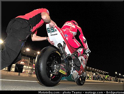 moto2_qatar_2011_bradl_17.jpg