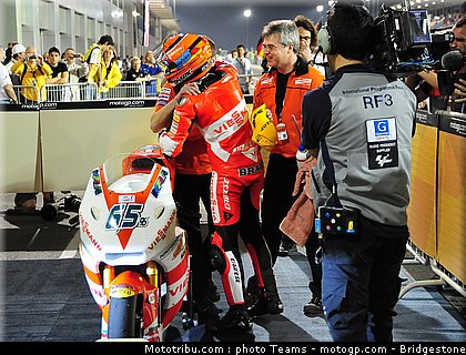 moto2_qatar_2011_bradl_23.jpg