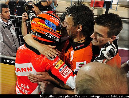 moto2_qatar_2011_bradl_24.jpg