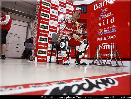 moto2_qatar_2011_fores_02.jpg