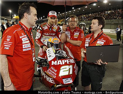 moto2_qatar_2011_fores_09.jpg