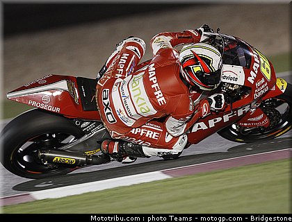 moto2_qatar_2011_simon_06.jpg