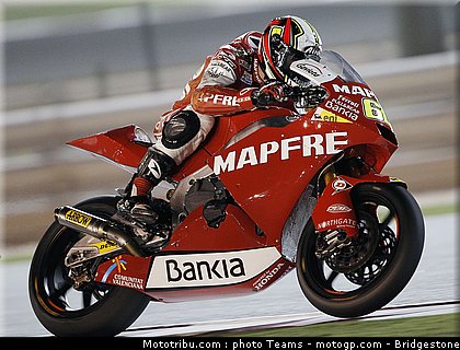 moto2_qatar_2011_simon_07.jpg
