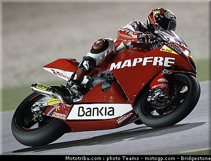 moto2_qatar_2011_simon_10.jpg