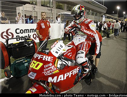 moto2_qatar_2011_simon_12.jpg