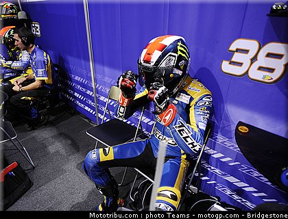 moto2_qatar_2011_smith_12.jpg