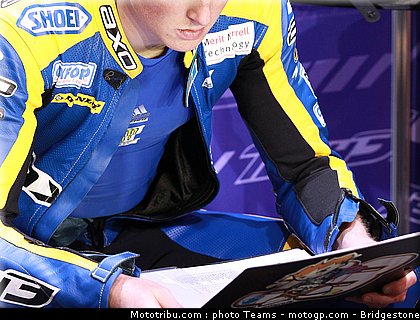 moto2_qatar_2011_smith_17.jpg