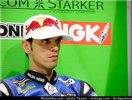 moto2_qatar_2011_sofuoglu_4.jpg