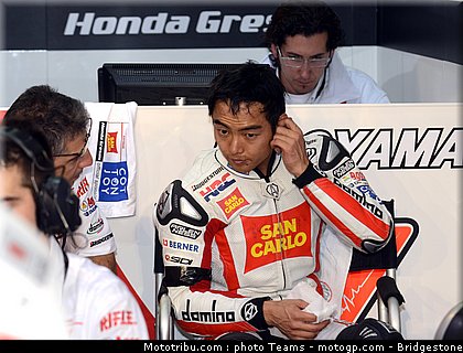 motogp_qatar_2011_aoyama_12.jpg
