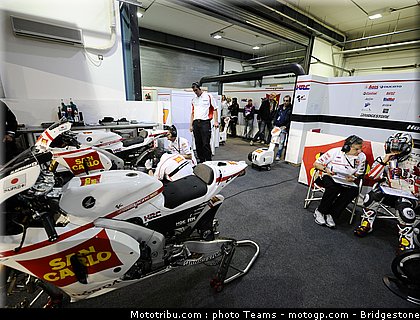 motogp_qatar_2011_aoyama_17.jpg