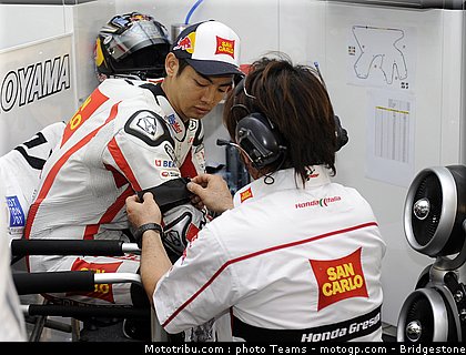 motogp_qatar_2011_aoyama_21.jpg