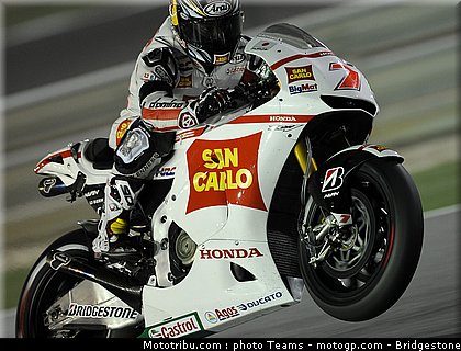 motogp_qatar_2011_aoyama_33.jpg