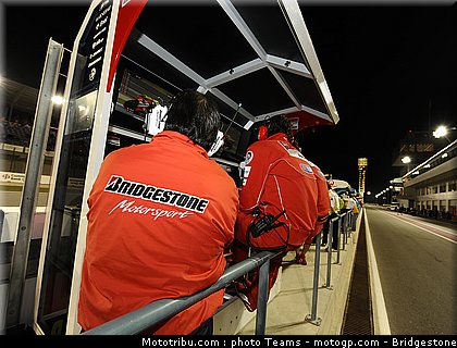 motogp_qatar_2011_bridgestone_02.jpg