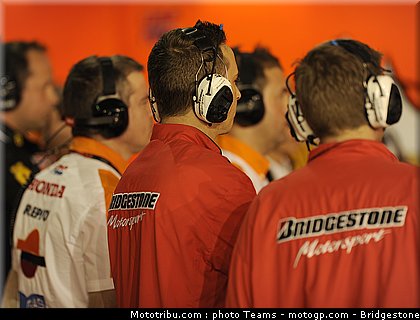 motogp_qatar_2011_bridgestone_07.jpg