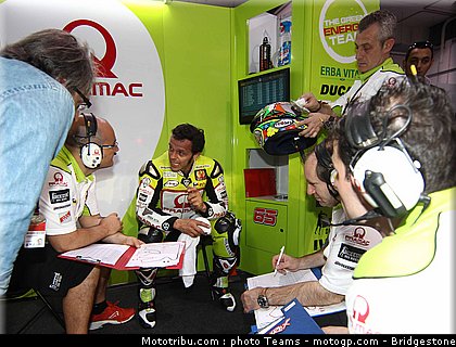 motogp_qatar_2011_capirossi_05.jpg
