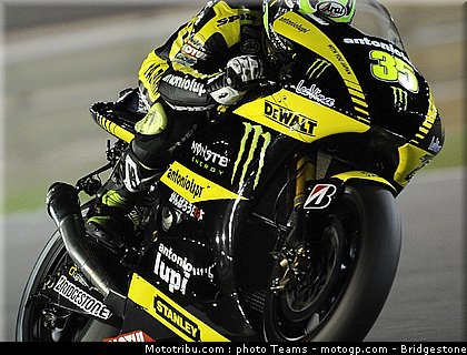motogp_qatar_2011_crutchlow_09.jpg